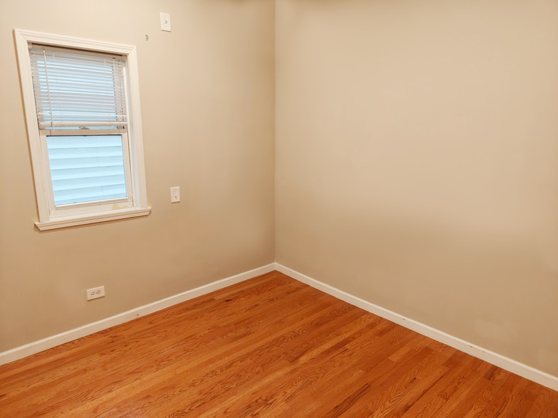 Building Photo - 3149 S Emerald Ave