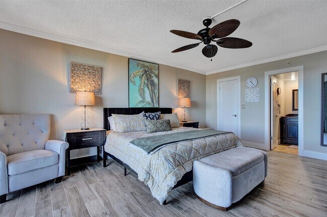 Building Photo - 3051 NE 48th St