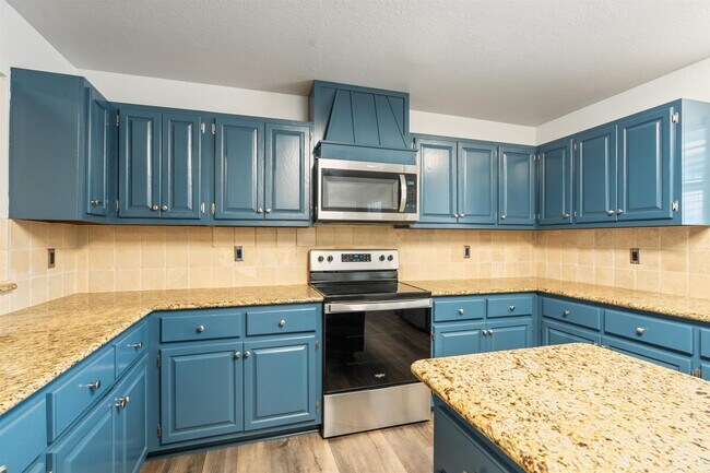 Building Photo - 113 White Feather Trail