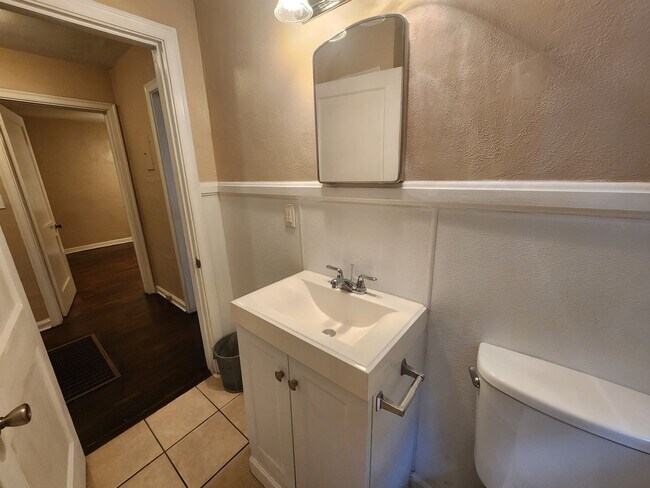 Building Photo - 3 Bedroom 1 Bath home in Midtown Columbus