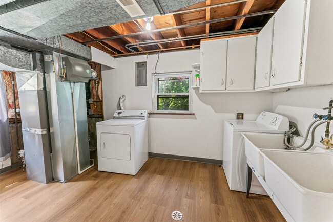 Building Photo - 427 Gilbert Dr