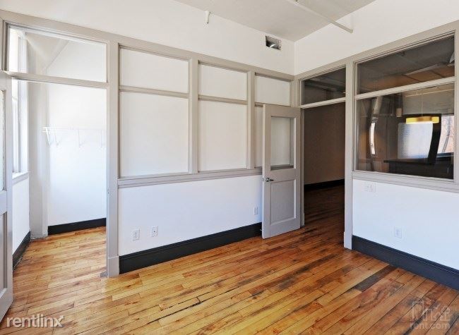 Building Photo - 1709 E Clay St