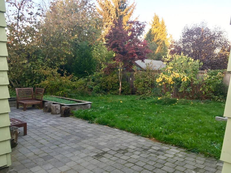garden beds, - 1765 NE Holman St