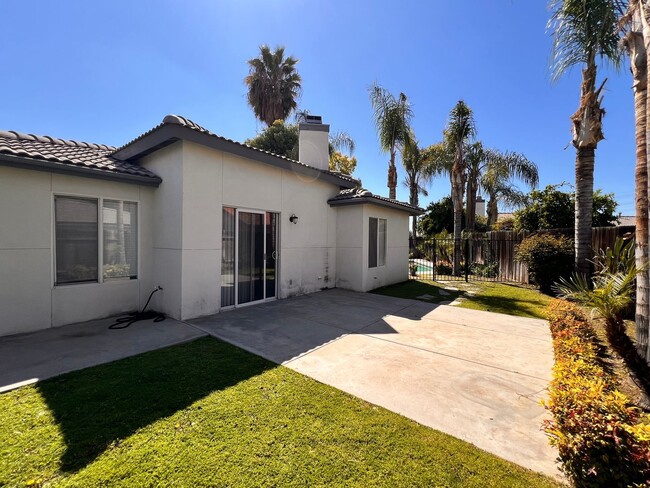 Building Photo - Southwest Bakersfield Home