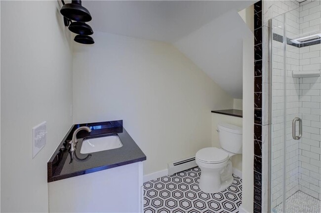 Building Photo - 30 Queen St