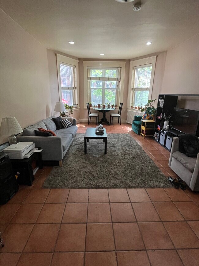 Building Photo - 520 Beacon St