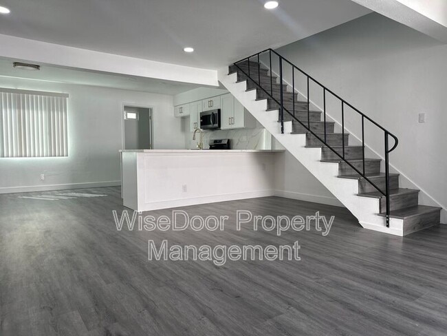 Building Photo - 1810 E Adams Ave