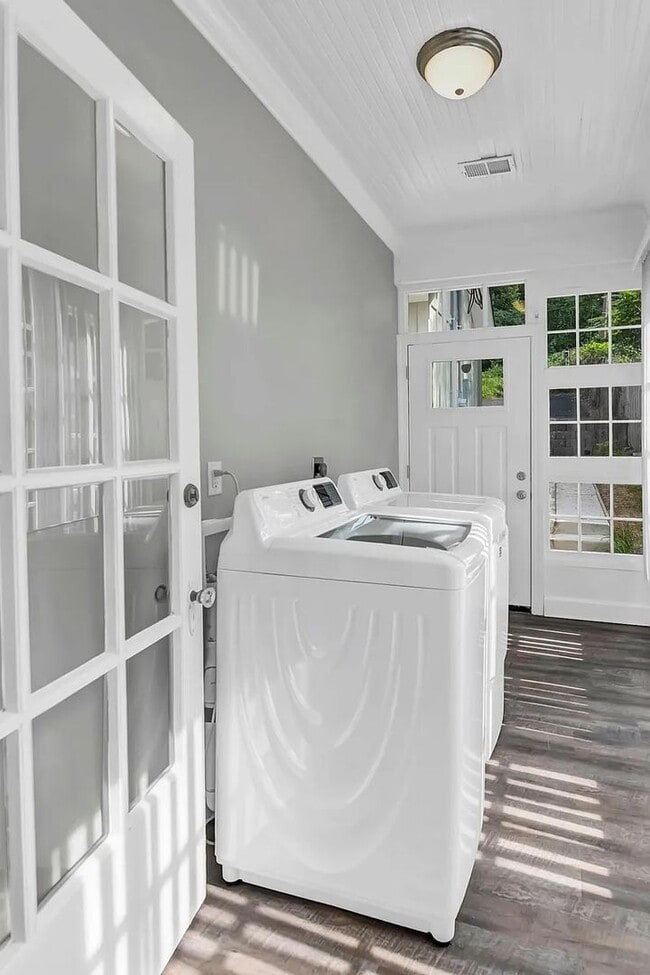 Building Photo - Beautifully renovated and repurposed house