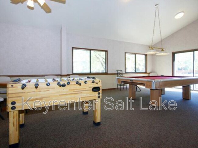 Building Photo - 6877 Countrywoods Cir