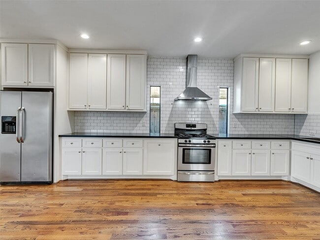 Building Photo - 4730 Bell St