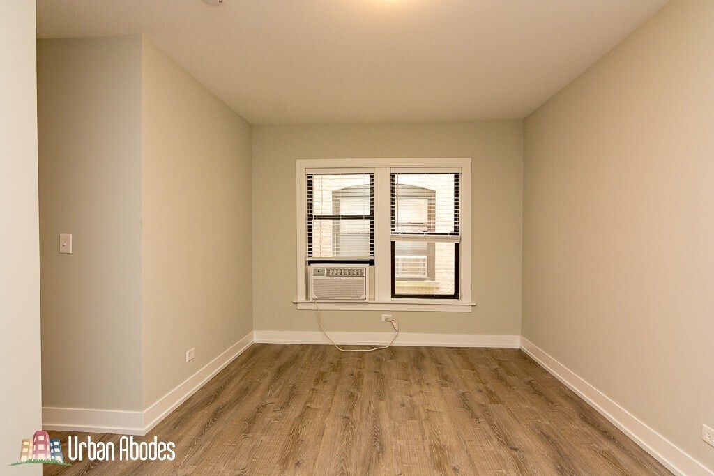 Building Photo - 711 W Brompton Ave