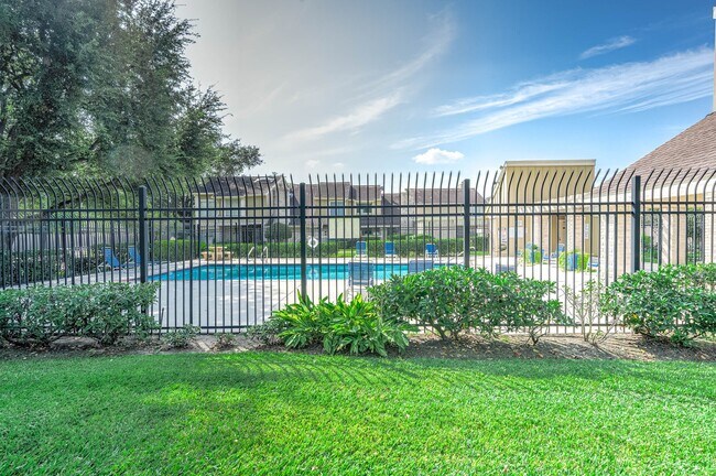 Building Photo - 11609 Village Pl Dr