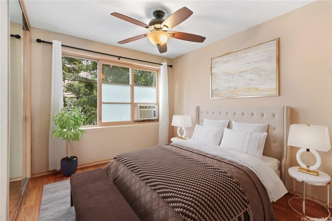 Building Photo - Available now! 1BD/1BA/1PKG at Hawaiiana Gardens in Waikiki.