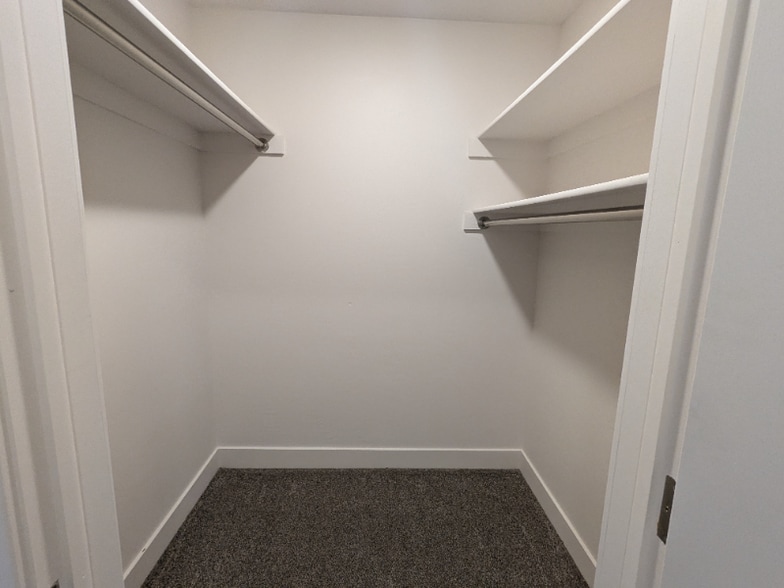 Building Photo - 1760 N 400 E