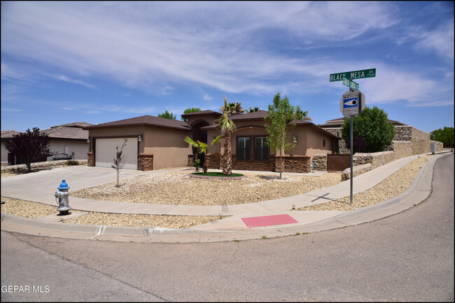 Building Photo - 7337 Black Mesa Dr