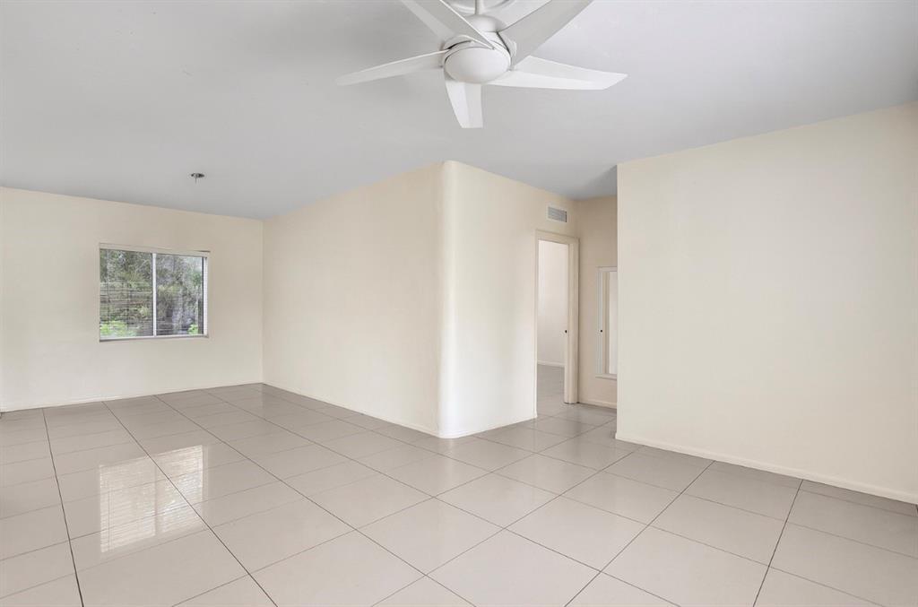 Building Photo - 717 NE 16th Ave