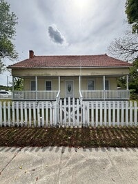Building Photo - FOR RENT