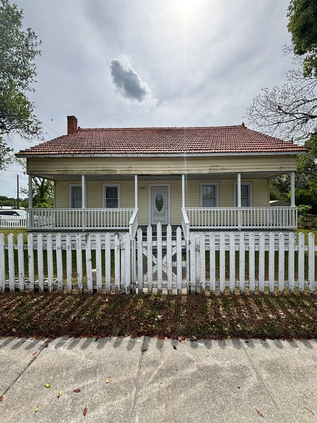 Primary Photo - FOR RENT