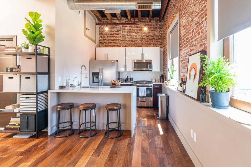 Building Photo - 621 14th St