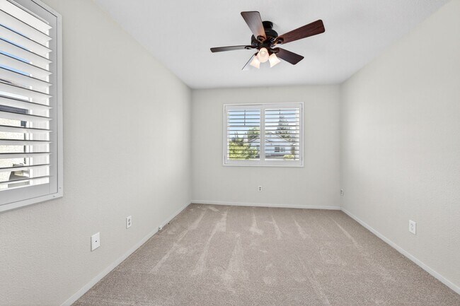 Building Photo - Renovated Court Location Beauty – Spacious 4BD Home Near Pleasant Hill!