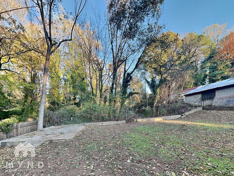 Building Photo - 1290 Elizabeth Ave SW