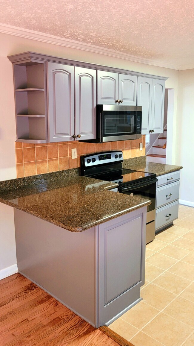 Building Photo - 2915 Lajean Dr