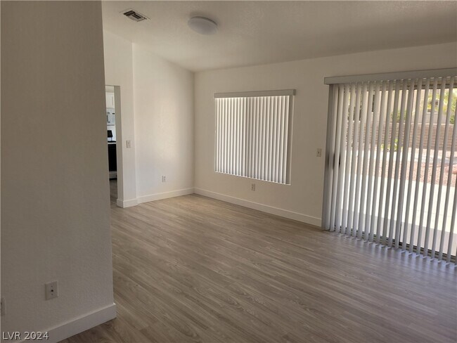 Building Photo - 9605 Sundial Dr