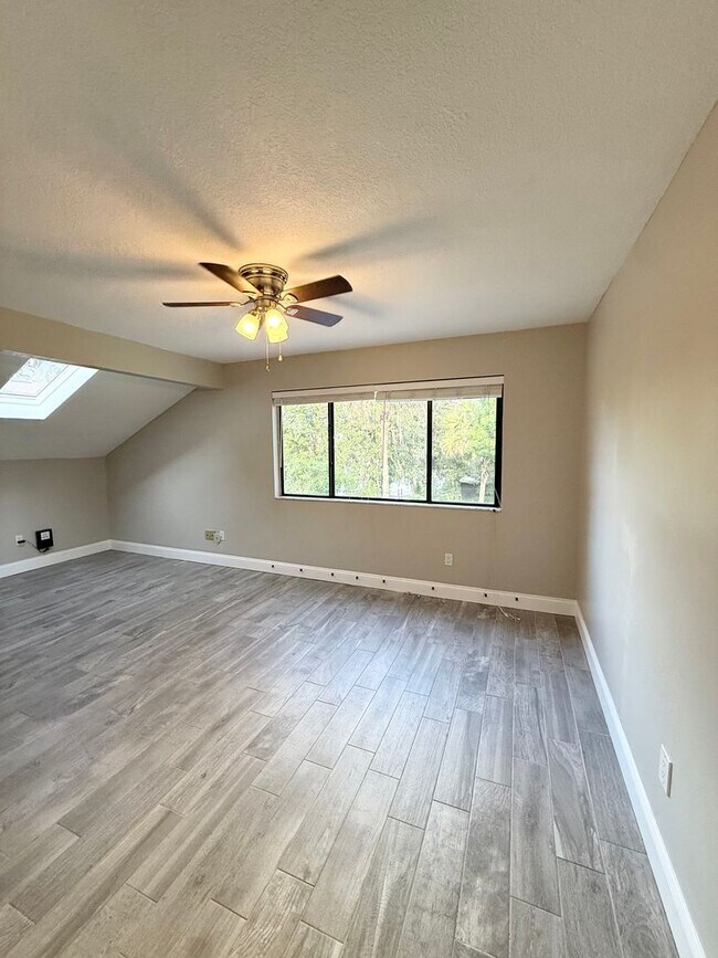 Building Photo - 621 Landings Pl