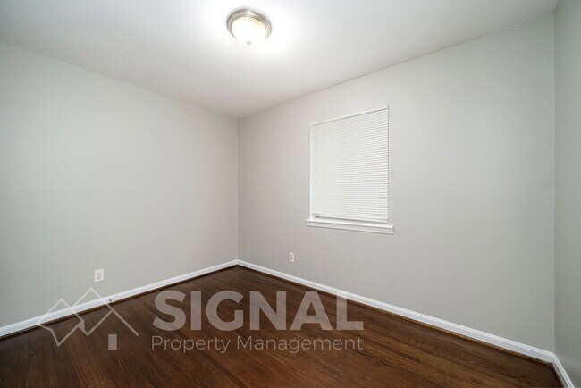 Building Photo - 320 Argonne Dr NE
