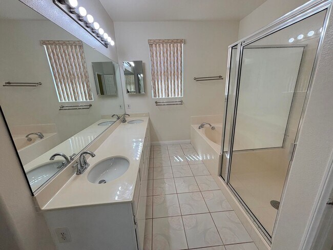 Building Photo - Very clean and upgraded 4 bedroom home in Buena Park