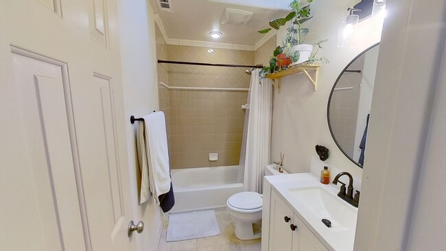 Building Photo - Stylish and Convenient: Your Dream 3 bed / 2 bath Rental  in Downtown Santa Barbara!