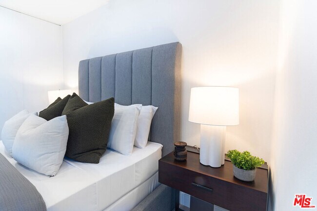 Building Photo - 1033 Carol Dr