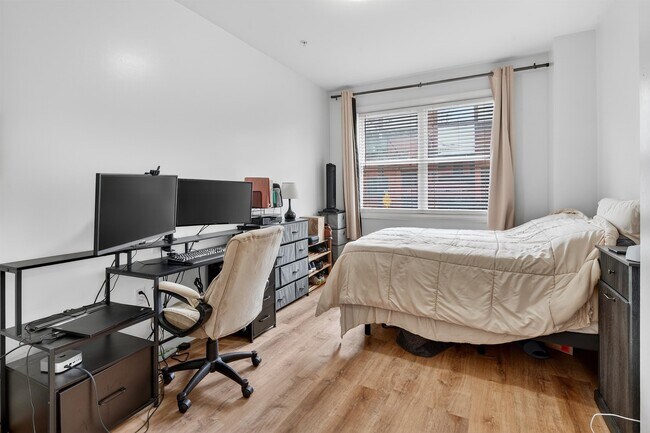 Building Photo - 140-136 36th St