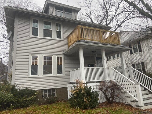 Building Photo - 4 Fairlawn Ave