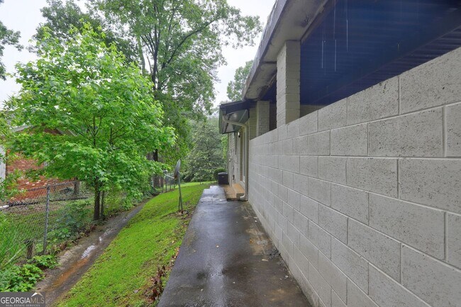Building Photo - 1675 Bouldercliff Ct SE