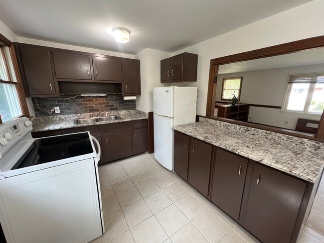 Building Photo - 12 Saran Ave