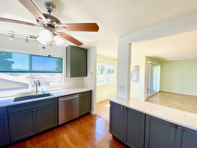 Building Photo - FOR RENT -  3 Bd/2 Ba 1,392 Sf In Friars Village Community, Townhome In San Diego Fashion Valley ...