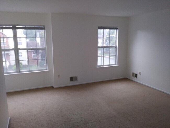 Building Photo - 424 Lackland Ave