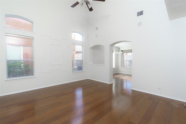 Building Photo - 8528 Harrier Dr