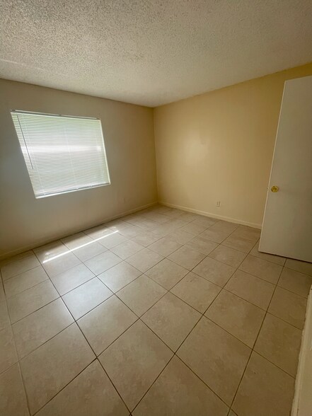 Building Photo - 2220 NW 58th Ter