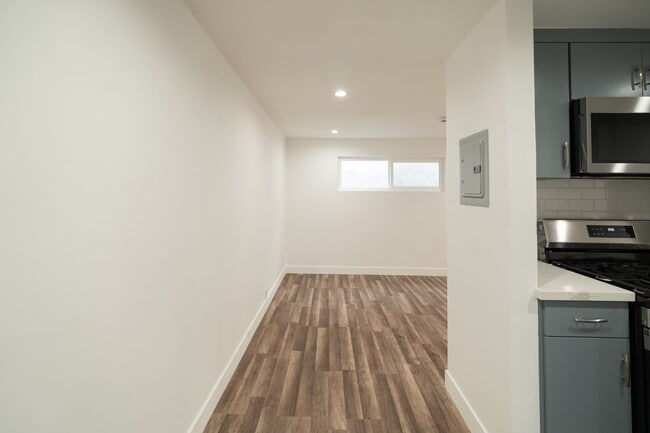Building Photo - OPEN HOUSE TUESDAY 13,2025@ 6:30pm!       ...