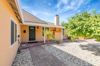 Building Photo - 2125 Walnut Grove Ave