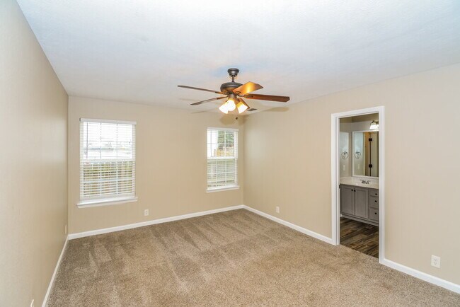 Building Photo - 912 Tom Hailey Blvd