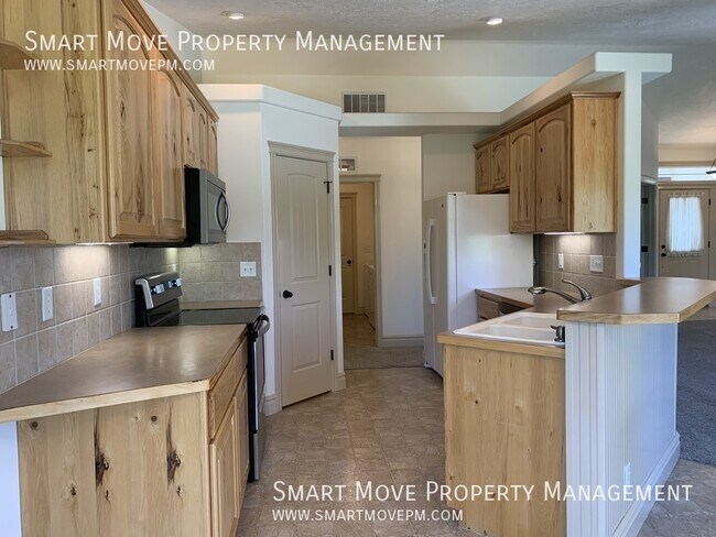 Building Photo - 570 Anton-