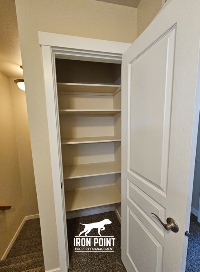 Building Photo - 3bed/2.5 bath Townhome in Boise w/2 Car Garage, Community Pool & Fitness Center