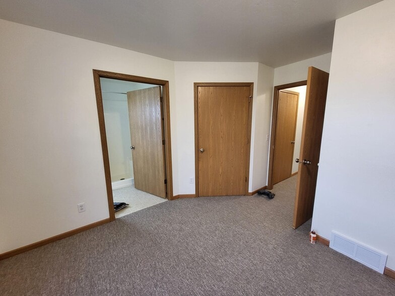 Building Photo - 4944 Rosewood Ct