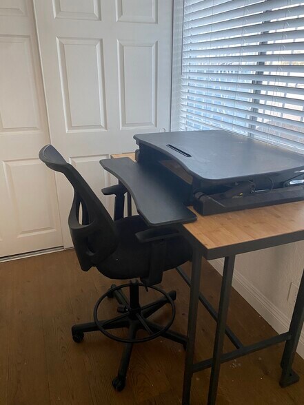 Building Photo - 636 E 121st Pl