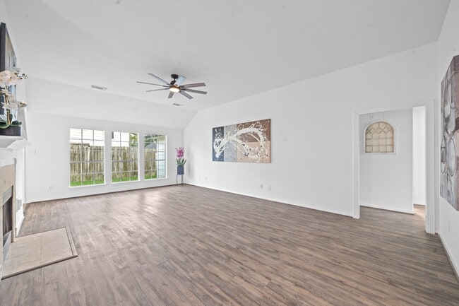 Building Photo - 22719 Old Church Ln