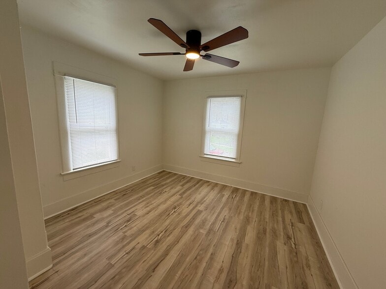 Building Photo - 147 15th St