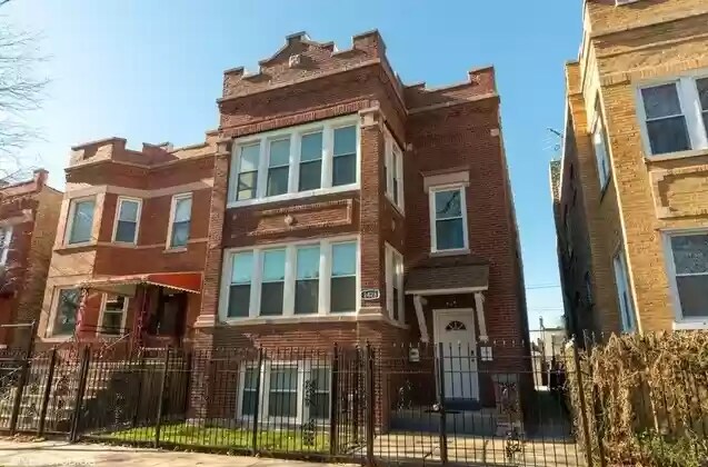 Primary Photo - 2428 N Avers Ave